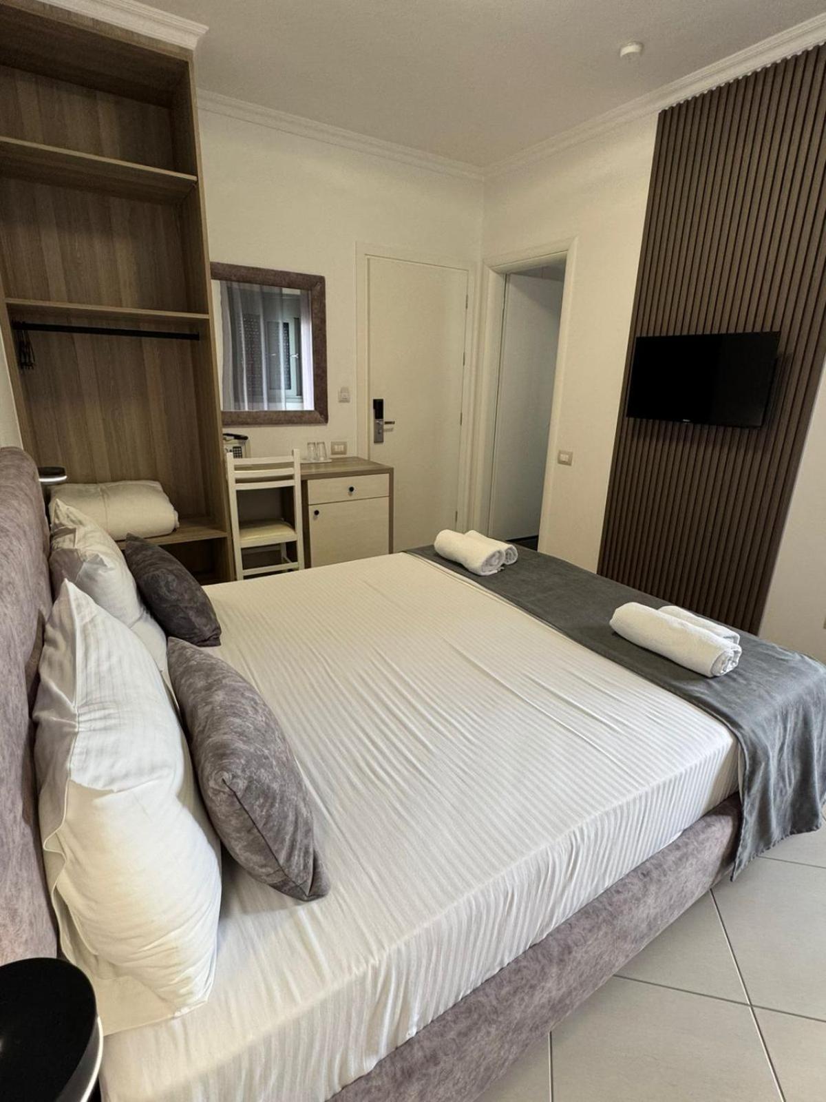 Hotel Abedini Саранда Экстерьер фото