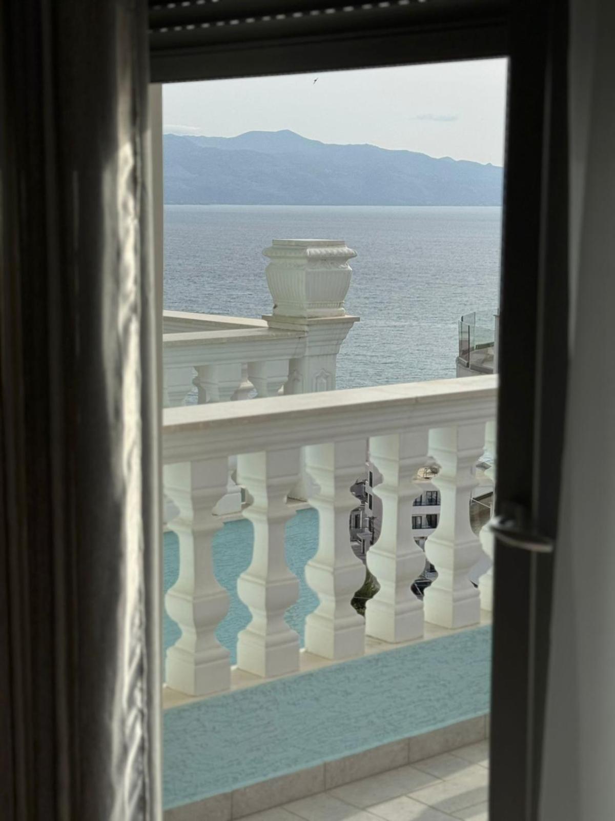 Hotel Abedini Саранда Экстерьер фото
