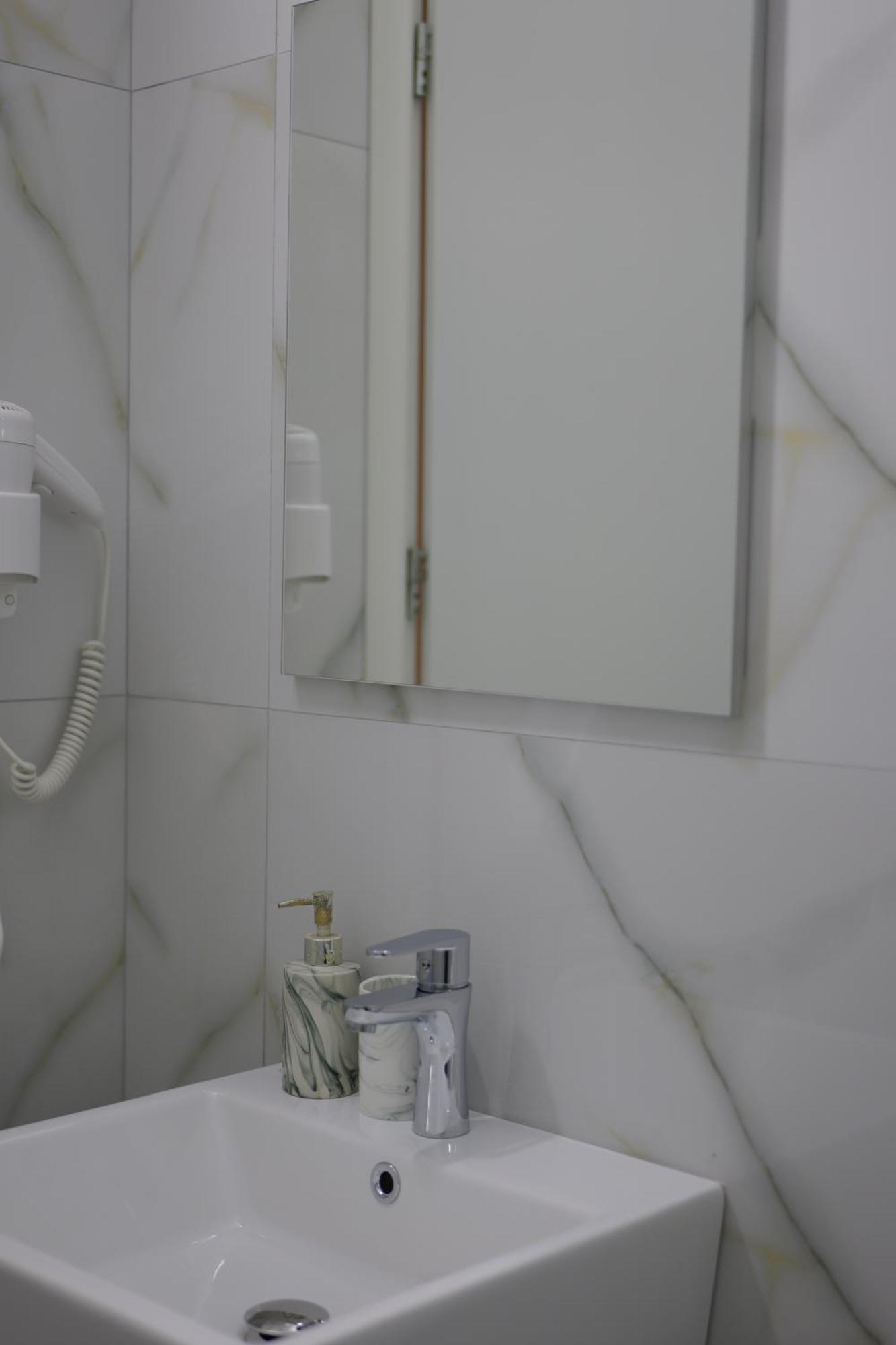 Hotel Abedini Саранда Экстерьер фото