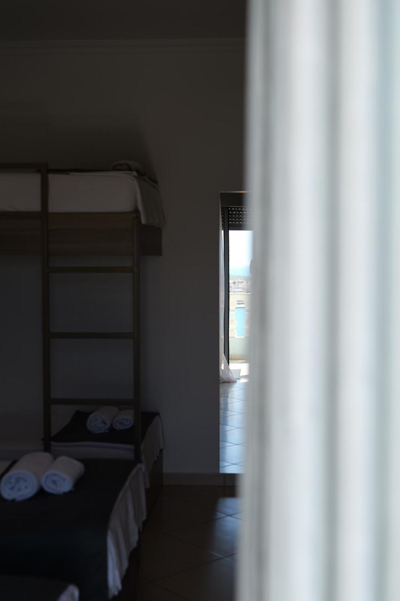Hotel Abedini Саранда Экстерьер фото