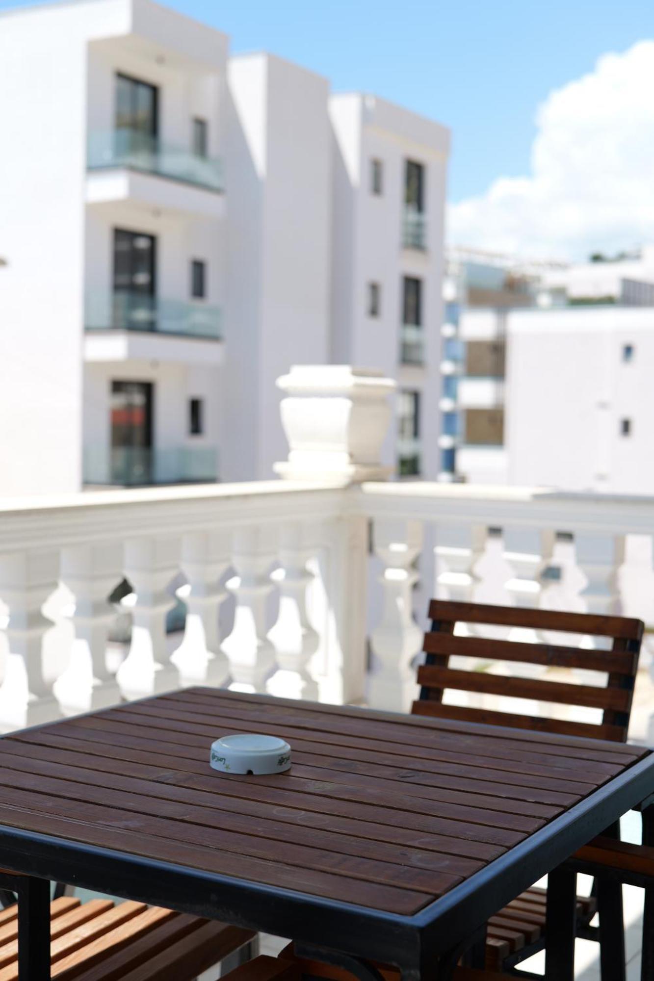 Hotel Abedini Саранда Экстерьер фото